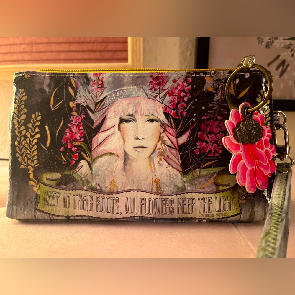 Papaya “Snowy Spruce Roots” clutch